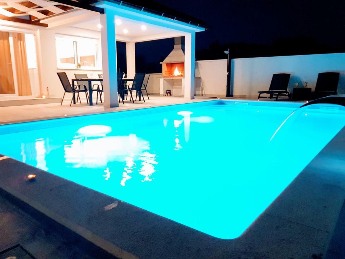 Villas Sabun - Modern House With Heated Pool ปริฟลากา ภายนอก รูปภาพ