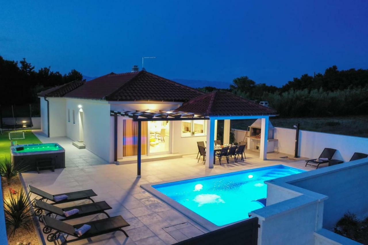 Villas Sabun - Modern House With Heated Pool ปริฟลากา ภายนอก รูปภาพ