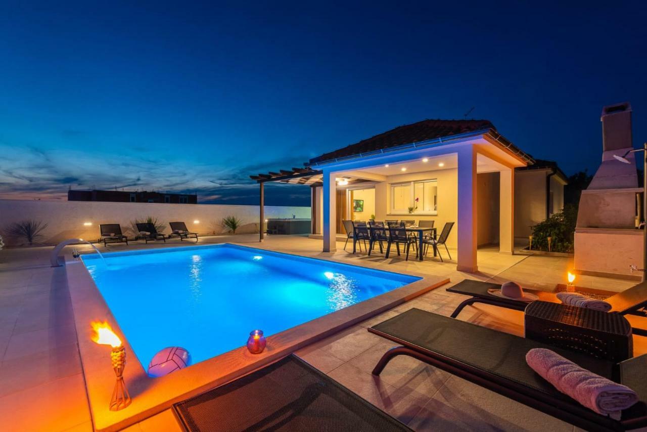 Villas Sabun - Modern House With Heated Pool ปริฟลากา ภายนอก รูปภาพ
