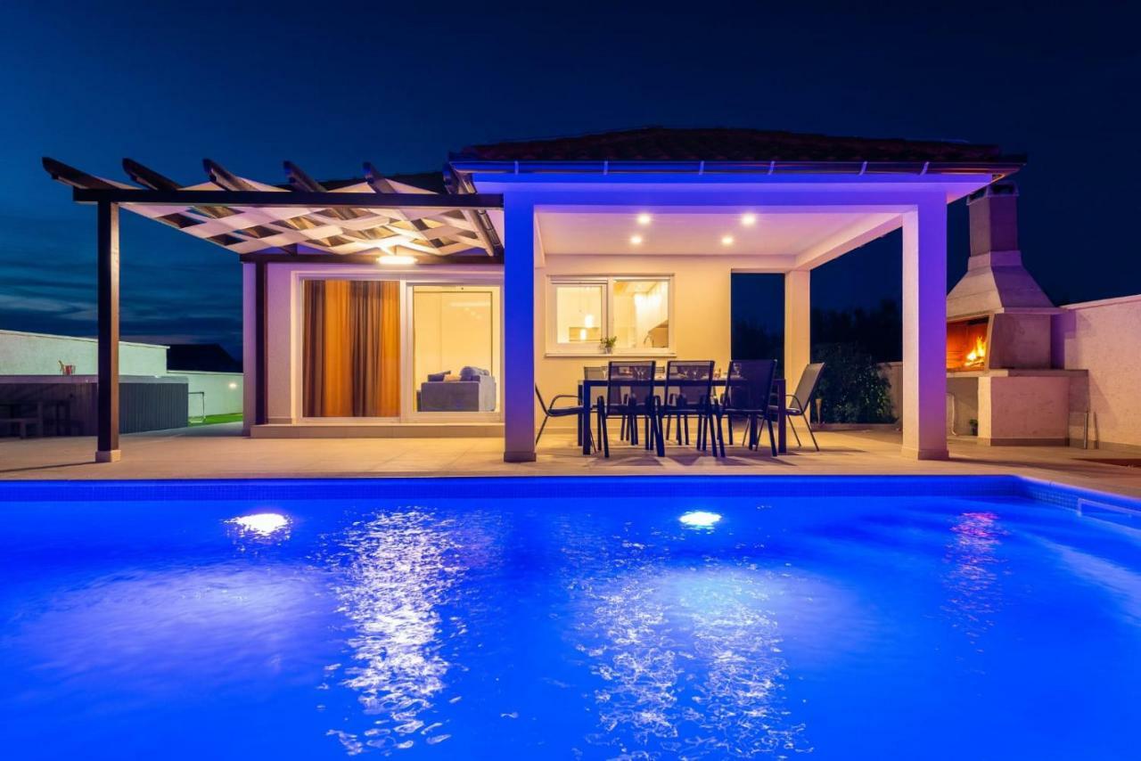 Villas Sabun - Modern House With Heated Pool ปริฟลากา ภายนอก รูปภาพ