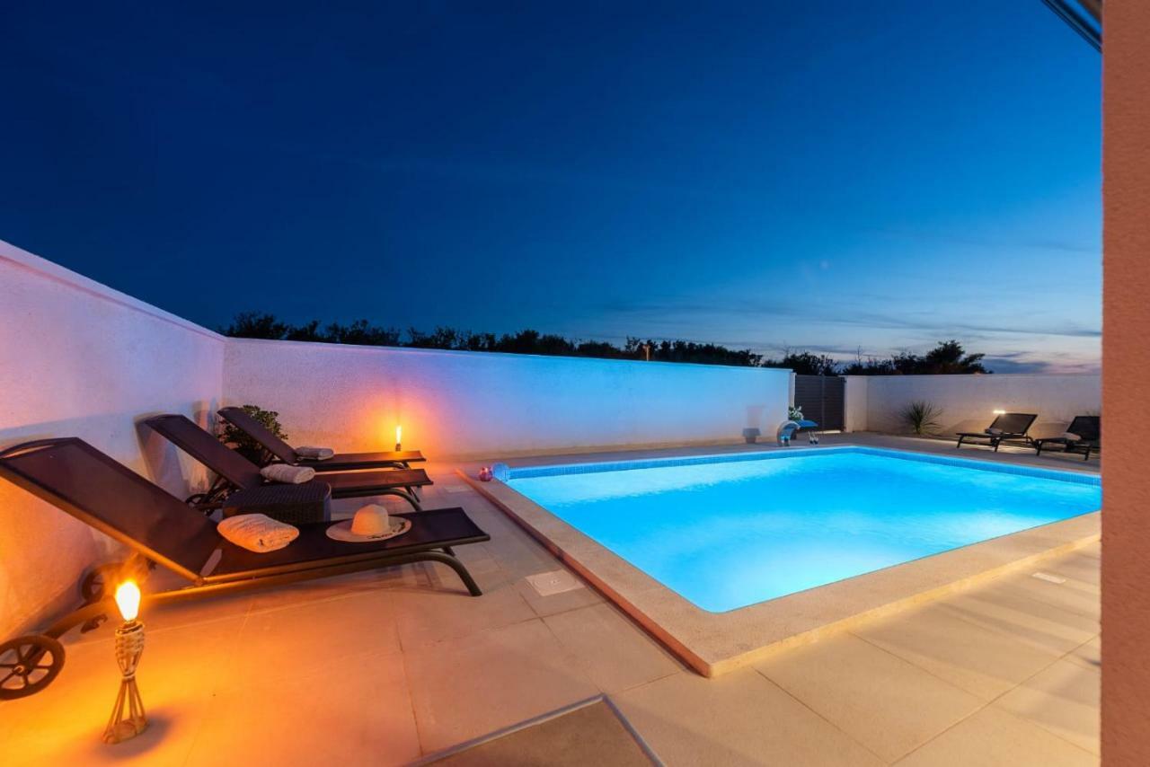 Villas Sabun - Modern House With Heated Pool ปริฟลากา ภายนอก รูปภาพ
