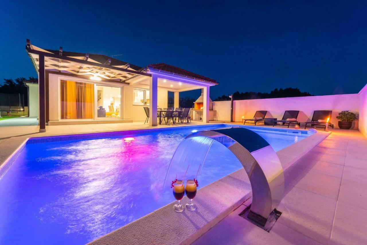 Villas Sabun - Modern House With Heated Pool ปริฟลากา ภายนอก รูปภาพ